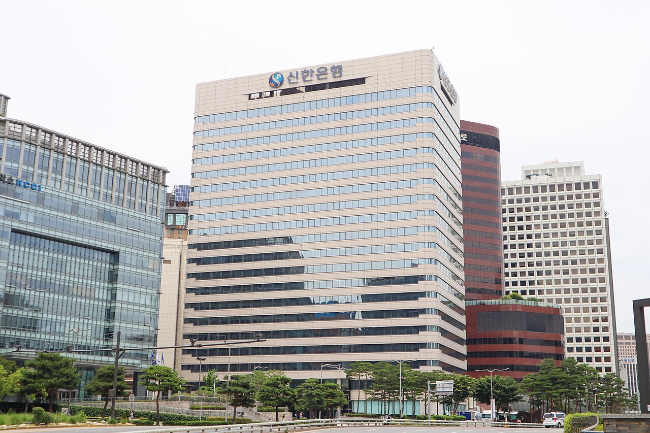 신한지주 주가 관찰 — 신한금융그룹 본사 전경