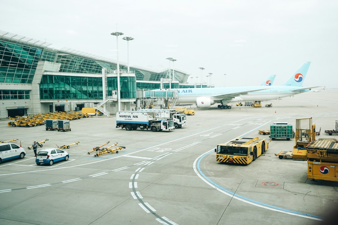 한국공항 주가를 읽으며 본 공항 계류장의 지상조업 장비