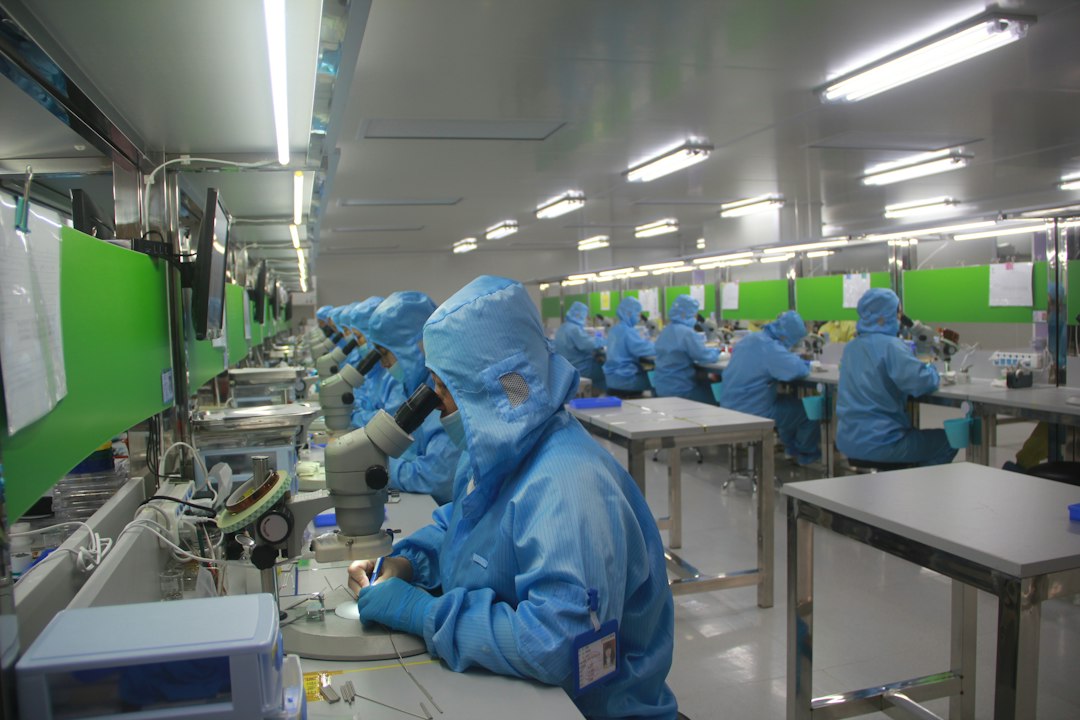 전자부품 표면실장 조립 라인 원경