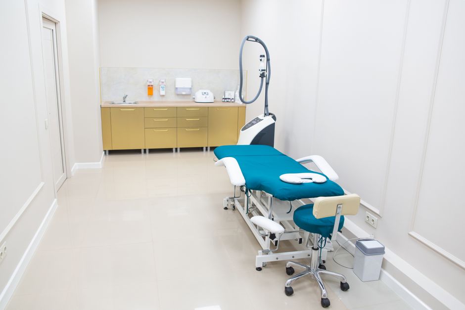 밝은 피부과 시술실 내부